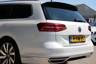 Volkswagen Passat Volkswagen Passat Variant 2.0 TSI 220PK Highline R-line | DYNAUIDIO | ACC | LEDER - afbeelding nr 15