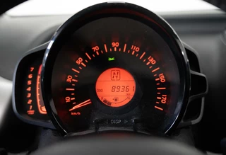 Toyota Aygo Aygo X-play | Automaat | All-Weather Banden | 2e eigenaar - afbeelding nr 12