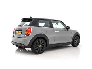 MINI Electric (INCL-BTW) *FULL-LED | DIGI-COCKPIT | 1/2-LEATHER | CAMERA | KEYLESS | SPORT-SEATS | NAVI-FULLMAP | AMBIENT-LIGHT | DAB | CRUISE | SPORT-SEATS | 17