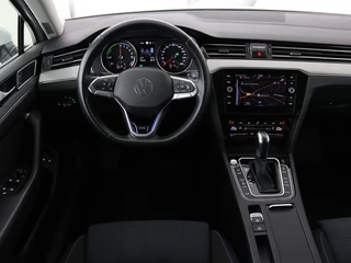 Volkswagen Passat Volkswagen Passat 1.4 TSI PHEV GTE | Stoelverwarming | Massage |  Carplay | Camera | Adaptive cruise | Matrix LED | Navigatie | Memory | Sfeerverlichting - afbeelding nr 3