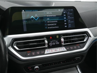 BMW 3 Serie BMW 3 Serie Touring 330e Business Edition Plus M-Sportpack (INCL-BTW) *PANO | VERNASCA-FULL-LEATHER | HEAD-UP | FULL-LED | DIGI-COCKPIT | NAVI-FULLMAP | HEATED-SPORTSEATS | HIFI-SOUND | CAMERA | AMBIENT-LIGHT | TOWBAR | 19''ALU* - afbeelding nr 17