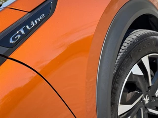 Peugeot 2008 Peugeot 2008 1.2 PureTech GT-Line 130pk Automaat - Orange Fusion - Chique - afbeelding nr 5