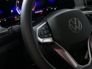 Volkswagen T-Roc Volkswagen T-Roc 1.5 TSI 150PK CARPLAY NAVI STOEL VERW. LED VIR.COCKPIT 03/2024 