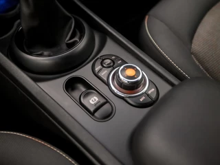 MINI Clubman Automaat (NAVIGATIE, CLIMATE, STOELVERWARMING, GETINT GLAS, SPORTSTOELEN, CRUISE, PARKEERSENSOREN, NIEUWSTAAT) - afbeelding nr 27