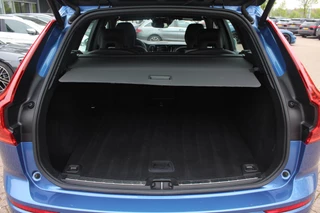 Volvo XC60 Volvo XC60 2.0 T4 R-Design / 360Camera / Leder&Alcantara / 20'' / Navigatie / Dodehoek / DAB / Cruise Control - afbeelding nr 16