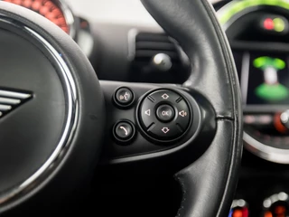 MINI Clubman Automaat (PANORAMADAK, GROOT NAVI, LEDER, STOELVERWARMING, SPORTSTOELEN, HARMAN/KARDON, LED KOPLAMPEN, KEYLESS, GETINT GLAS, NIEUWE APK, NIEUWSTAAT) - afbeelding nr 21