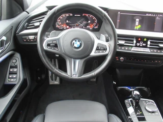 BMW 1 Serie BMW 1 Serie M135i xDrive Executive Edition 306 PK, Full LED / Carplay / PDC / Stoelverwarming / 19' M dubbelspaak velgen - afbeelding nr 9