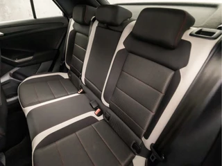 Volkswagen T-Roc Volkswagen T-Roc 1.5 TSI Sport 150Pk (VIRTUAL COCKPIT, APPLE CARPLAY, GROOT NAVI, CAMERA, LED KOPLAMPEN, SPORTSTOELEN, ADAPTIVE CRUISE, MODE KNOP, STOELVERWARMING, NIEUWE APK, NIEUWSTAAT) - afbeelding nr 16