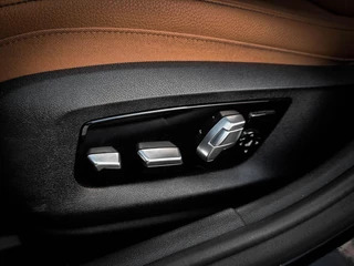 BMW 5 Serie BMW 5-serie Touring 530d xDrive M-Sport | HUD | PANO | H&K | TREKHAAK | LEER | CARPLAY | FULL OPTION - afbeelding nr 33