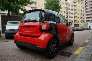 Smart Fortwo Verwarmd stuurwiel | Stoelverwarming | Cruise control | LED pakket | 15inch sportvelgen | Touchscreen Full Map Navigatie | BlueTooth interface | Mirrorlink/ Android Auto | Achteruitrijcamera | Parkeersensoren | - afbeelding nr 9