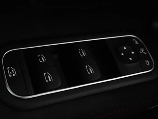 Mercedes-Benz A-Klasse Mercedes-Benz A-klasse 200 Business Solution AMG | Panoramadak |  Stoelverwarming | Trekhaak | Matrix LED | Memory | Carplay | Keyless | Camera | Sfeerverlichting | Leder/Alcantara | Park Assist - afbeelding nr 36