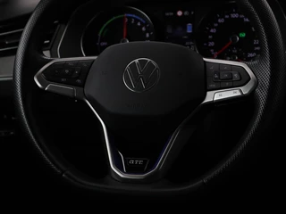 Volkswagen Passat Volkswagen Passat 1.4 TSI PHEV GTE | Stoelverwarming | Massage |  Carplay | Camera | Adaptive cruise | Matrix LED | Navigatie | Memory | Sfeerverlichting - afbeelding nr 11
