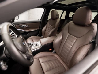 BMW 3 Serie BMW 3 Serie Touring 330e xDrive M Sport 293Pk Automaat (PANORAMADAK, M PAKKET, LASER KOPLAMPEN, MEMORY SEATS, HEAD-UP DISPLAY, HARMAN/KARDON, 360 CAMERA, ADAPTIVE CRUISE, APPLE CARPLAY, NIEUWE APK, NIEUWSTAAT) - afbeelding nr 15