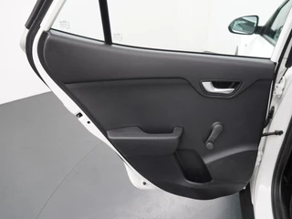 Kia Stonic - Navigatie - Camera - Airco - Cruise control - 17 inch LM velgen - Fabrieksgarantie tot 03-2027 - afbeelding nr 39