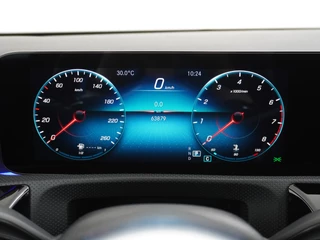 Mercedes-Benz CLA Mercedes-Benz CLA Shooting Brake 200 AMG // Panoramadak // Sfeerverlichting // Privacy Glas // 19