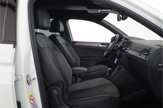Volkswagen Tiguan Volkswagen Tiguan 1.5 TSI R-Line > IQ.Light/trekhaak/20 inch Suzuka/Black Style Design-pakket... - afbeelding nr 9