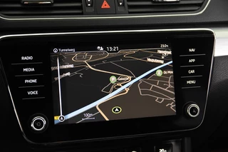 Škoda Superb Škoda Superb Combi 1.5 TSI ACT Ambition Business *1ste Eigenaar*Navigatie*Parkassist* - afbeelding nr 18