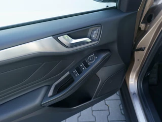 Ford Focus Ford Focus Wagon 1.0 EcoBoost 125pk Automaat Titanium Business | Navigatie | Winterpakket | Adaptive cruise - afbeelding nr 13