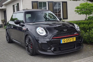 MINI Cooper MINI Cooper John Works 2.0 Automaat (231pk) Pano/Kuipstoelen/JCW Pro/JCW uitlaat/ACC - afbeelding nr 1