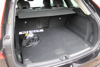 Volvo XC60 Volvo XC60 2.0 T8 Plug-in hybrid AWD Plus Dark | Luchtvering | 360 | H&K | Trekhaak - afbeelding nr 49