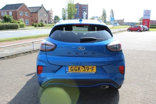 Ford Puma Gun uzelf het plezier en comfort van een automaat ! Ca. €. 10.000,- beneden de nieuwprijs ! Cruise Control, Climate Control, Achteruitrijcamera, Parkeersensoren v+a, metallic lak, LM wielen, Navigatie, Telefoonvoorb., LED verlichting etc. - afbeelding nr 36