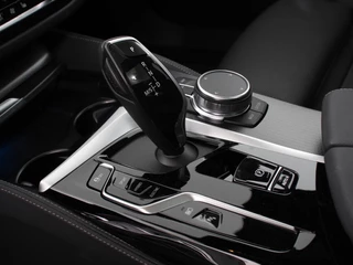 BMW 5 Serie BMW 5-serie Touring 530e M Sport PHEV AUTOMAAT 292PK Climate control Adaptieve cruise control Keyless Parkeersensoren Achteruitrijcamera Panoramadak LED Verwarmde voorstoelen Trekhaak Apple Carplay/ Android Auto - afbeelding nr 14