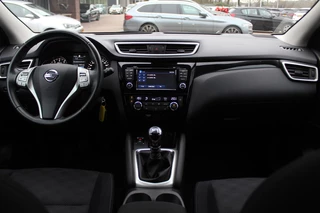 Nissan QASHQAI Nissan QASHQAI 1.2 N-Connecta / Trekhaak / Panoramadak / 360Camera / 18'' / Keyless / Navigatie / Getint glas / DAB / Cruise Control - afbeelding nr 2