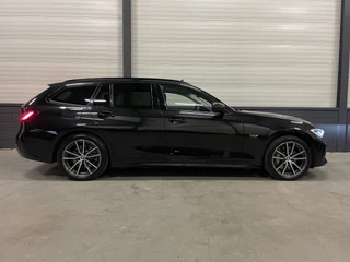 BMW 3 Serie PANO/HEAD-UP/ACC/LEER-SPORT/SFEER/CAMERA/KEYLESS/SHADOW-LINE/18