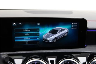 Mercedes-Benz CLA Mercedes-Benz CLA 180 AMG Widescreen, Sfeerverlichting, Camera, 19