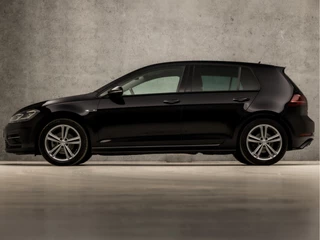 Volkswagen Golf Volkswagen Golf 1.5 TSI R-Line Sport 150Pk Automaat (VIRTUAL COCKPIT, APPLE CARPLAY, GROOT NAVI, CAMERA, LED KOPLAMPEN, ALCANTARA, ADAPTIVE CRUISE, LM VELGEN, DAB+, NIEUWE APK, NIEUWSTAAT) - afbeelding nr 2