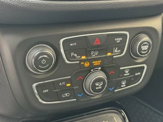 Jeep Compass Jeep Compass 1.4 MultiAir Limited 4x4 Automaat | Half/leer | Stoelverwarming | Stuurverwarming | Navigatiesysteem | Apple CarPlay | LED verlichting | Adaptieve cruise control | Achteruitrijcamera | Parkeersensoren voor en achter - afbeelding nr 23