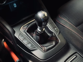 Ford Focus Ford Focus 1.0 EcoBoost ST Line | Panorama | Trekhaak | 1e Eig. - afbeelding nr 21