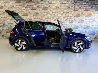 Volkswagen e-Golf Volkswagen e-Golf 100kW 136PK *Leder*Virtual Cockpit*NAP! - afbeelding nr 4