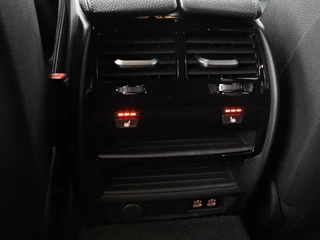 BMW 5 Serie BMW 5-serie 530e xDrive M Sport | Panoramadak |  Harman/Kardon | Stoel & stuurverwarming | Adaptive cruise | Camera | Trekhaak | Carplay | Achterbankverwarming | Live Cockpit | Sportstoelen - afbeelding nr 36