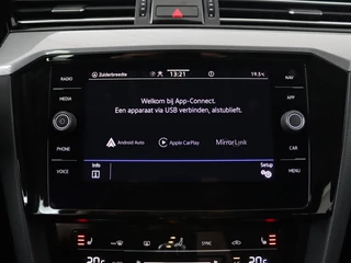 Volkswagen Passat Volkswagen Passat 1.4 TSI PHEV GTE | Stoelverwarming | Camera |  Adaptive cruise | Matrix LED | Massage | Carplay | Navigatie | Side Assist - afbeelding nr 20
