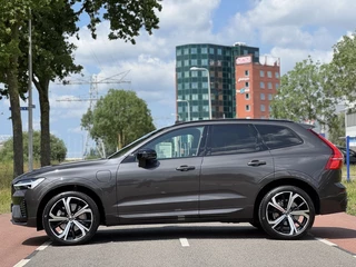 Volvo XC60 Volvo XC60 2.0 T8 Plug-in Hybrid AWD R-Design Pano H&K Leder - afbeelding nr 3