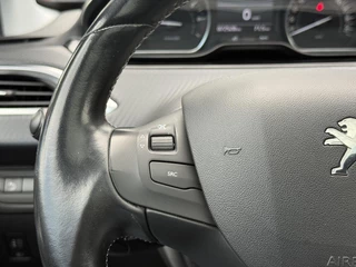 Peugeot 208 Peugeot 208 1.2 PureTech Allure Navi,Pano,Camera,Clima,Cruise,Apple Carplay,N.A.P,110pk,APK tot 09-2026 - afbeelding nr 17