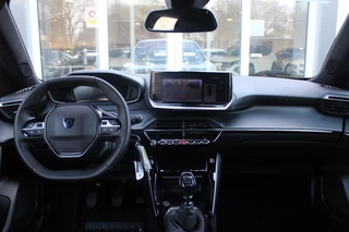 Peugeot 2008 Peugeot 2008 1.2 100PK ALLURE | DRAADLOZE APPLE CARPLAY/ANDROID AUTO | ACHTERUITRIJ CAMERA | PARKEERSENSOREN VOOR EN ACHTER | NAVIGATIE | CLIMATE CONTROL | LICHTMETALEN VELGEN 17