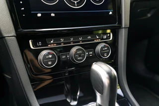 Volkswagen Golf Volkswagen Golf 2.0 TSI 4Motion R Pano Dynaudio Camera Leer - afbeelding nr 28