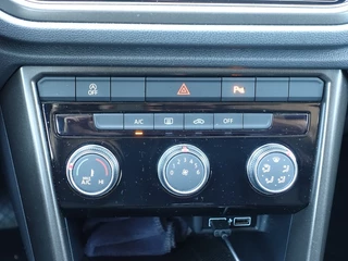 Volkswagen T-Roc Volkswagen T-Roc 1.0 TSi Style I NL-Auto I Airco I Cruise I Android/Apple I Trekhaak I - afbeelding nr 17