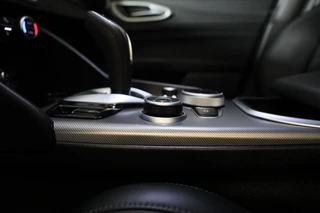 Alfa Romeo Giulia Alfa Romeo GIULIA 2.0 T GME AWD Tributo Italiano / FACELIFT / Digital Cockpit / Acc / HK / Leder / Elek Stoelen / Camera / 19 Inch - afbeelding nr 27