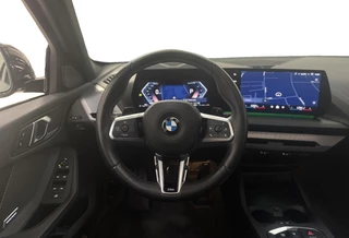 BMW 1 Serie BMW 1-serie 120 | M-Sport Pro | Aero Pakket | Harman/Kardon | Head-Up Display | Pano| Trekhaak | Shadow Line | Cruise Control - afbeelding nr 15