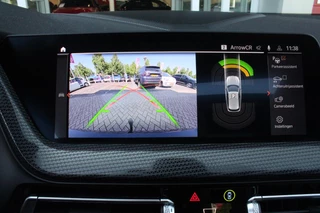 BMW 1 Serie BMW 1-serie 118i 140PK AUTOMAAT EXECUTIVE EDITION | PANORAMISCH SCHUIF/KANTELKDAK | AFNEEMBARE TREKHAAK | DRAADLOZE TELEFOONLADER | DRAADLOZE APPLE CARPLAY/ANDROID AUTO | NAVIGATIE | ACHTERUITRIJ CAMERA | PARKEERSENSOREN VOOR EN ACHTER | CRUISE CONTROL | FULL LED KOPLAMPEN | CLIMATE CONTROL | ALL SEASON BANDEN | 17