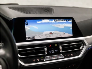 BMW 3 Serie BMW 3 Serie Touring 320i Sportline Shadow 184Pk Automaat (APPLE CARPLAY, GROOT NAVI, CAMERA, LEDER, ADAPTIVE CRUISE, SFEERVERLICHTING, SPORTSTOELEN, HIFI, TREKHAAK ELEKTRISCH, GETINT GLAS, NIEUWSTAAT) - afbeelding nr 25