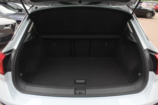 Volkswagen T-Roc Volkswagen T-Roc 1.5 TSI Sport / Trekhaak / Virtual Cockpit / Navigatie / Parkeerhulp V+A / Spiegelpakket / 17'' / Apple CarPlay / ACC - afbeelding nr 16