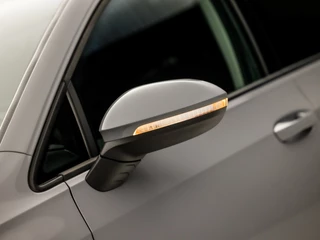 Volkswagen Golf Automaat (APPLE CARPLAY, GROOT NAVI, STUUR/STOELVERWARMING, GETINT GLAS, SPORTSTOELEN, PARKEERSENSOREN, ADAPTIVE CRUISE, DAB+, NIEUWE APK, NIEUWSTAAT) - afbeelding nr 35