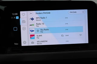 Volkswagen Golf Volkswagen Golf 1.0 eTSI Life | Camera | Adaptive cruise |  Memory | Full LED | Carplay | Side Assist | Park Assist | Sfeerverlichting | DAB - afbeelding nr 16