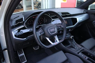 Audi Q3 Audi Q3 Sportback 35 TFSI 150PK S-TRONIC 7 S EDITION * NIEUWSTAAT * | S-LINE EXTERIEUR | S-LINE INTERIEUR | AUDI VIRTUAL COCKPIT | PANORAMISCH SCHUIF / KANTELDAK | NAVIGATIE | TWIN LEDEREN BEKLEDING ZWART MET ROTSGRIJS STIKSEL | VOORSTOELEN VERWARMBAAR | ACHTERUITRIJCAMERA | PARKEERSENSOREN VOOR / ACHTER | DODEHOEK DETECTIE |  ALARM SYSTEEM | FULL LED KOPLAMPEN INCLUSIEF LED ACHTERLICHTEN | ZWARTE HEMELBEKLEDING | AUDI SOUND SYSTEM | AMBIENTE VERLICHTING | 18