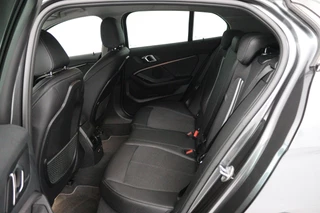 BMW 1 Serie BMW 1-serie 118i Executive Edition (PARKEERSENSOREN, NAVIGATIE, CRUISE CONTROL, PARKEERSENSOREN, NL-AUTO) - afbeelding nr 13