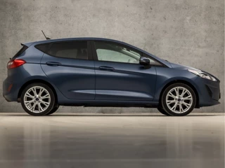 Ford Fiesta (APPLE CARPLAY, GROOT NAVI, STUUR/STOELVERWARMING, WITTE STIKSELS, SPORTSTOELEN, LANE ASSIST, GETINT GLAS, CRUISE, NIEUWE APK, NIEUWSTAAT) - afbeelding nr 4